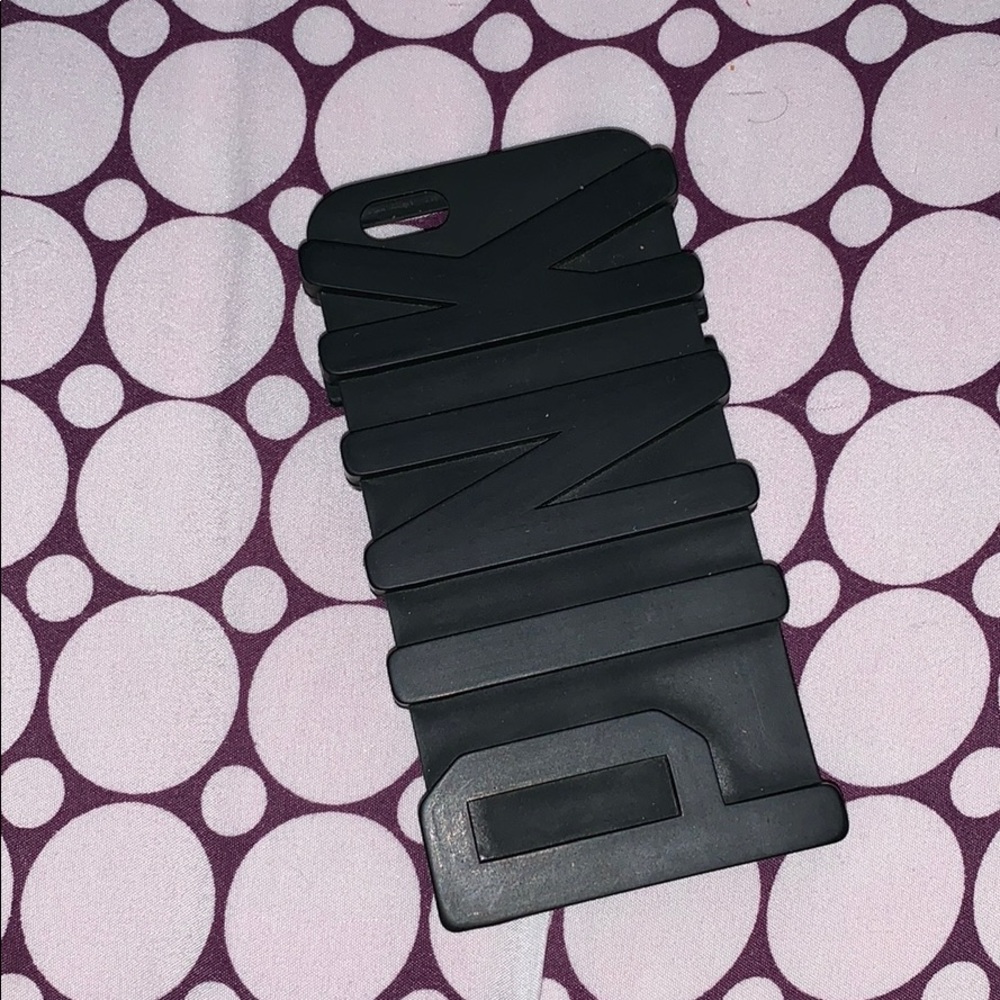 it’s a black pink phone case